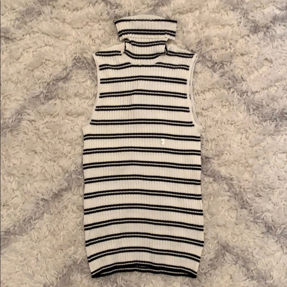 Black and white medium ribbed Express shirt.